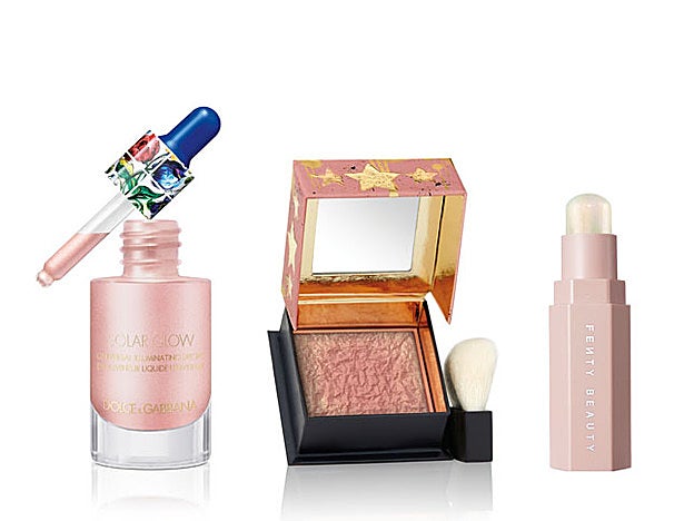 Solar Glow Universal Illuminating Drops de Dolce & Gabbana (45 €). Polvos Iluminadores Cookie de Benefit (34,95 €). Match Stix Glow Skinstick de Fenty Beauty (24 €).