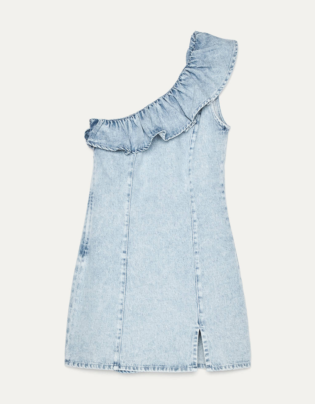 Vestido asimétrico mini con volantes y apertura en el bajo. Para lucir tipazo en verano. (29,99 euros).