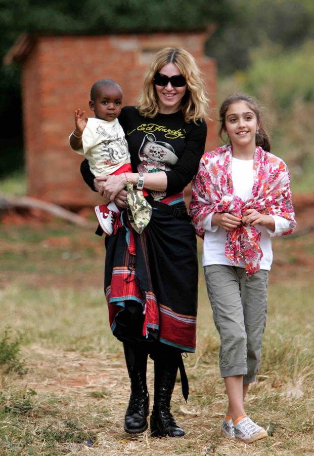 El compromiso de Madonna por luchar contra las desigualdades y la pobreza en el mundo la llevó hasta Malawi. Allí decidió adoptar al huérfano David Banda, sin quedar exenta de la controversia.