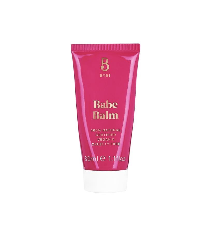 Apto para todo tipo de pieles, se puede usar tanto en el rostro como en el cuerpo. El cóctel antioxidante a base de coenzima Q10 y escualeno vegetal, regenera y calma la piel más seca, irritada y sensible en poco tiempo.  Babe Balm de Bybi  (18,95 €, en Sephora).