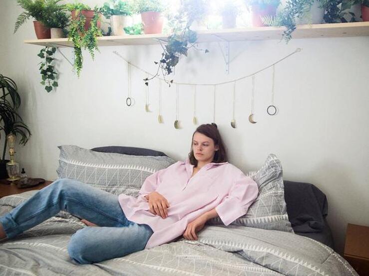 Fotos: ¿Las camisas siempre se te desabrochan en el cuarto botón? Chicas de pecho grande, tenemos los modelos con los que nunca te pasará