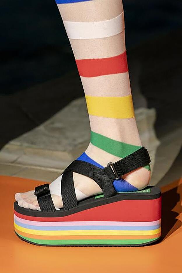 Alto y de rayas de colores, de United Colors of Benetton.