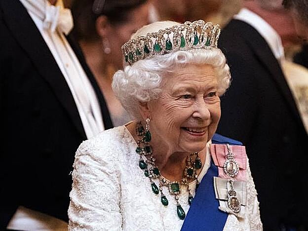 Isabel de Inglaterra celebra su 94 cumpleaños confinada y sin planes de abdicación a la vista.