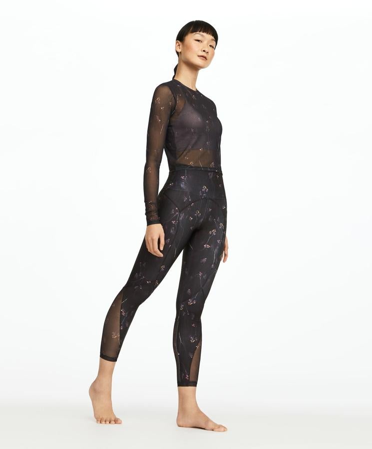Mallas con detalles transparentes y estampado de flores de las rebajas de Oysho (20,99 euros).