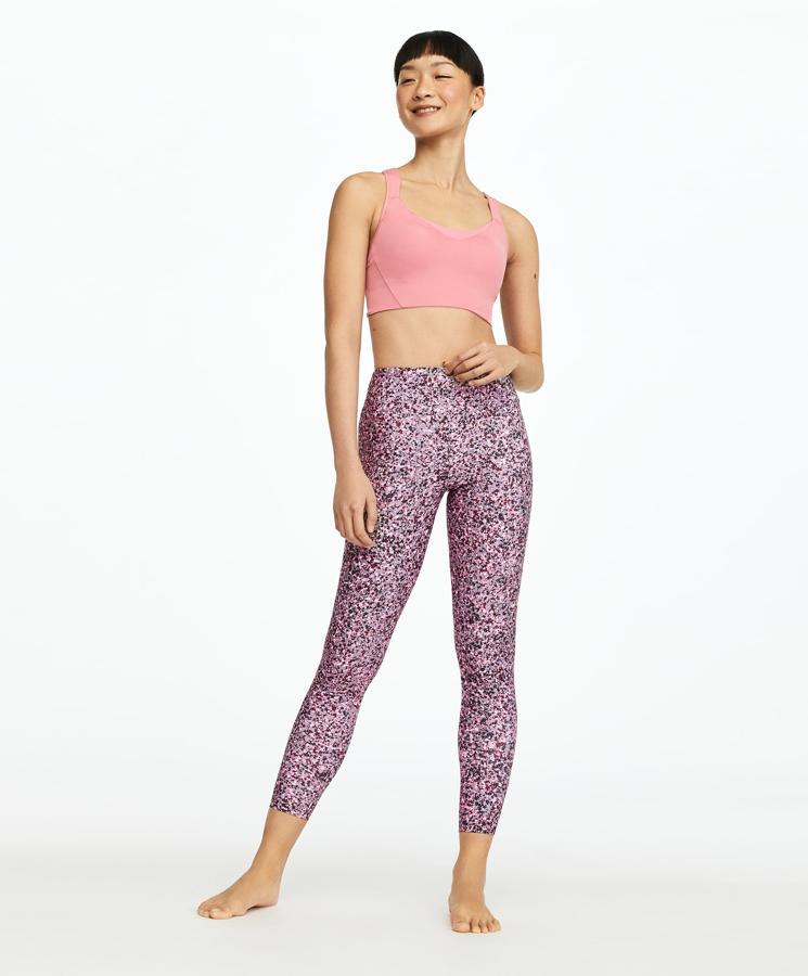 Mallas de flores en tonos rosas y morados de las rebajas de Oysho (20,99 euros).