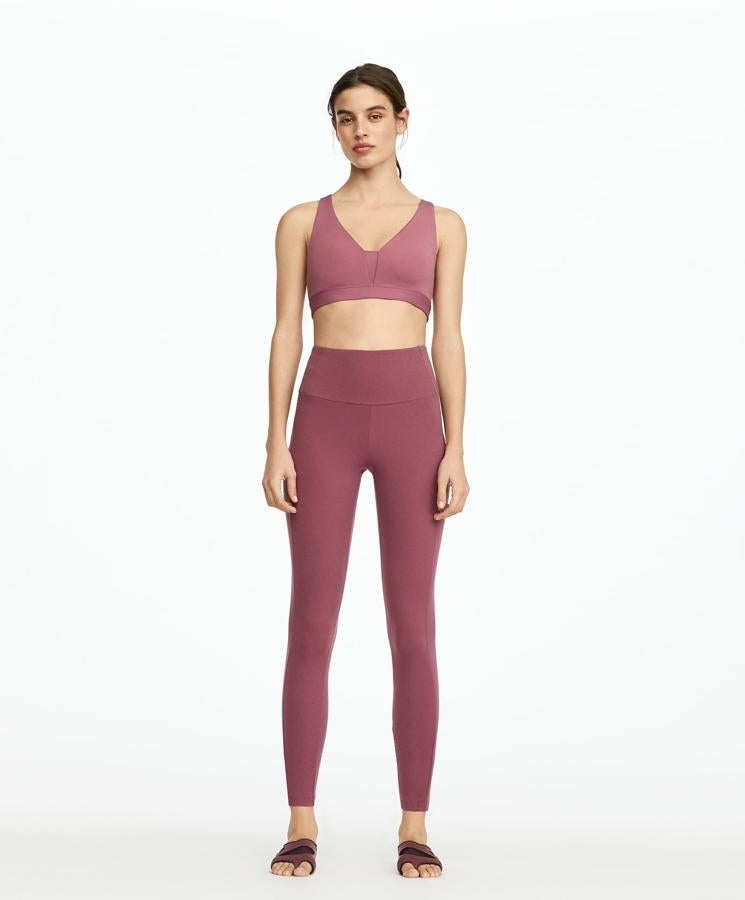 Leggins compresivos y refuerzo en la cintura de las rebajas de Oysho ( 20,99 euros).