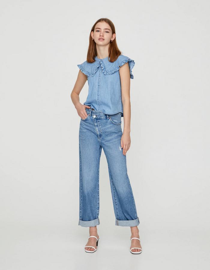 Con detalle de cintura cruzada, estos jeans de corte slouchy son de Pull&Bear y de 29,99 euros han pasado a costar 19,99 euros. Están disponibles entre las tallas 32 y 42.