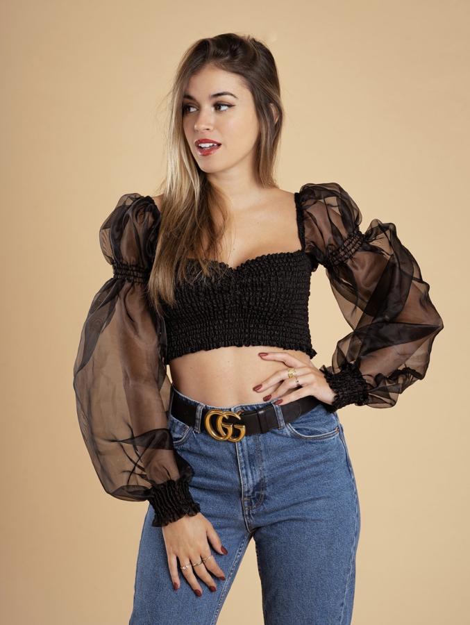 Este es el top Viena de la primera colección de Seima, con el cuerpo elástico y las mangas en organza con volumen (32,99 euros).