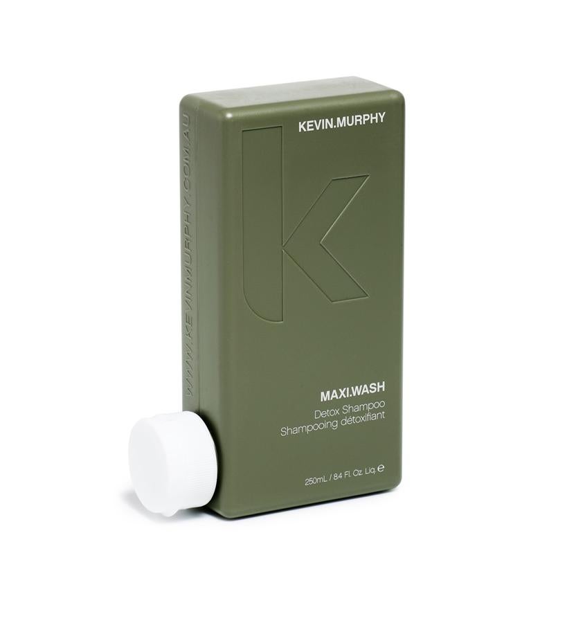 Este champú suave, enriquecido con extractos de papaya y árbol de té, exfolia y detoxifica. Elimina los minerales y restos de producto estimulando y limpiando en profundidad tanto el cabello como el cuero cabelludo.  Champú détox Maxi.Wash de Kevin Murphy  (24,50 €).