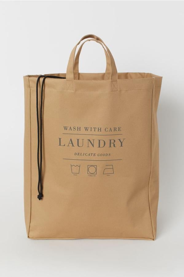 BOlsa para la ropa sucia, (14,99 euros).