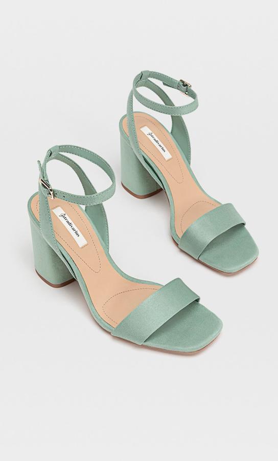 En verde menta, de Stradivarius (19,99 euros):