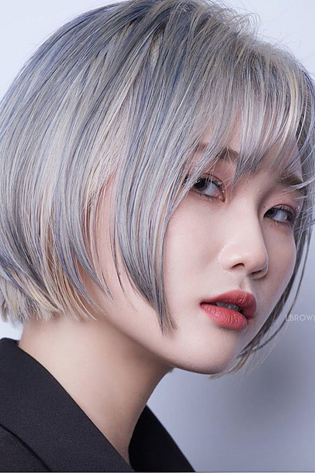 Una original coloración con tonos grises y platino, en tendencia en Corea.