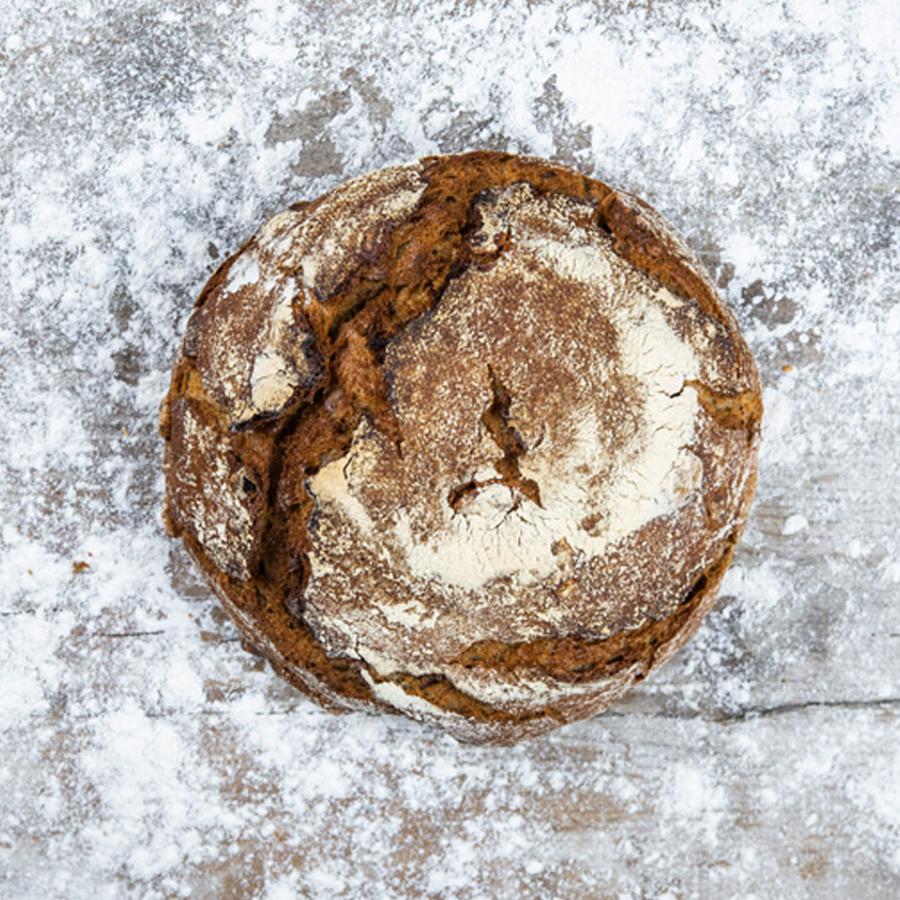 Es un hecho, hay madres que no pueden vivir sin su tostada de pan por la mañana. La mía es una de ellas. Si lleva varias semanas diciendo que mataría por una buena hogaza de pan... estás de suerte, Levaduramadre ha abierto su teinda online, puedes hacer los pedidios a través de la web.