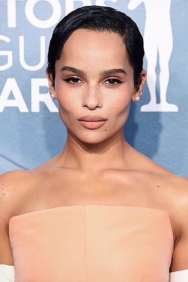 Otro corte pixie icónico es el de Zoë Kravitz, muy favorecedor.