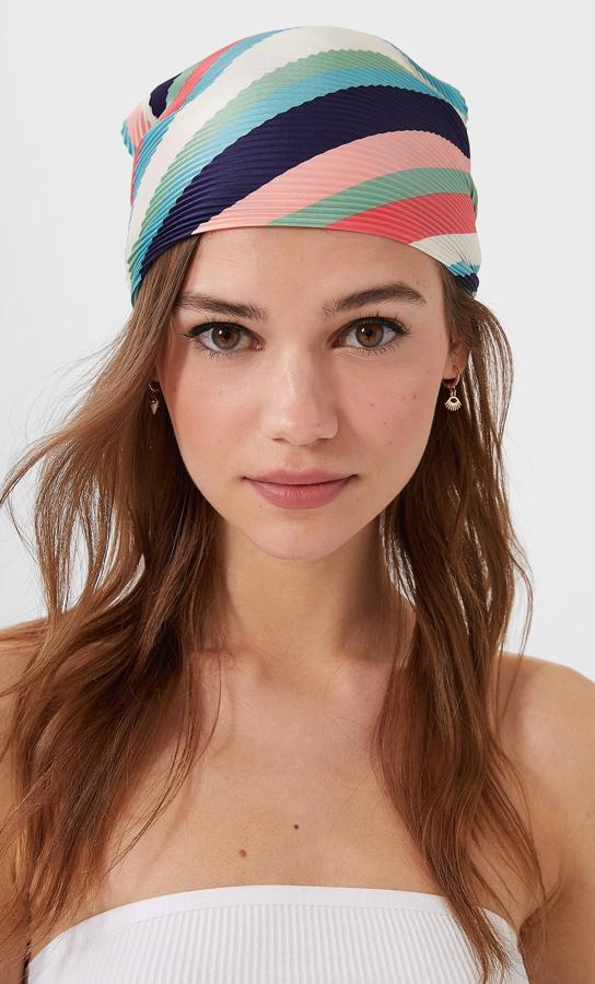 Una colorida bandana como esta te dará mucho juego. Para la cabeza o para el cuello, está rebajada a la mitad de su precio, y ahora cuesta tan solo 2,99 euros.