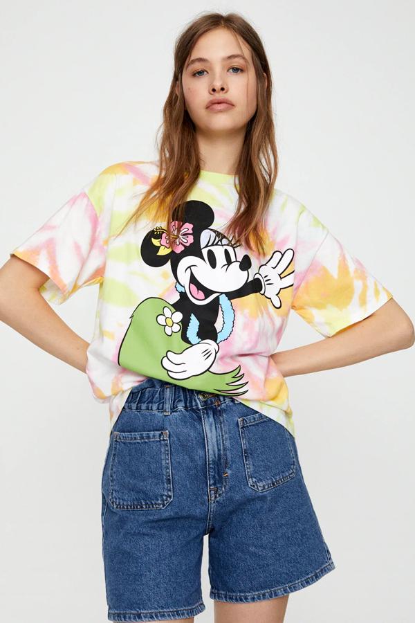 Esta camiseta tiene todo para conquistarte: de efecto tie-dye, con Minnie Mouse como ilustración y un precio de 15,99 euros.