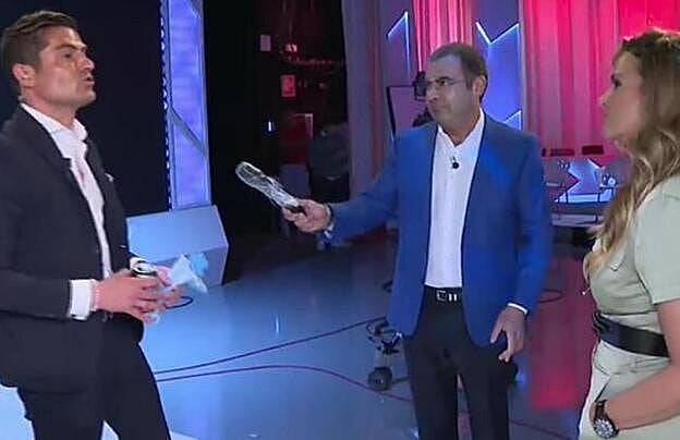 Momento del cara a cara forzado entre Alfonso Merlos y Marta López.