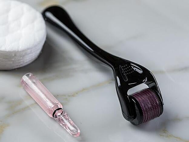 Puedes comprar un dermaroll para uso casero por menos de 20 euros en tu tienda cosmética favorita.