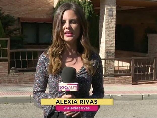 Alexia Rivas en una imagen llevando a cabo su trabajo como reportera de 'Socialité'