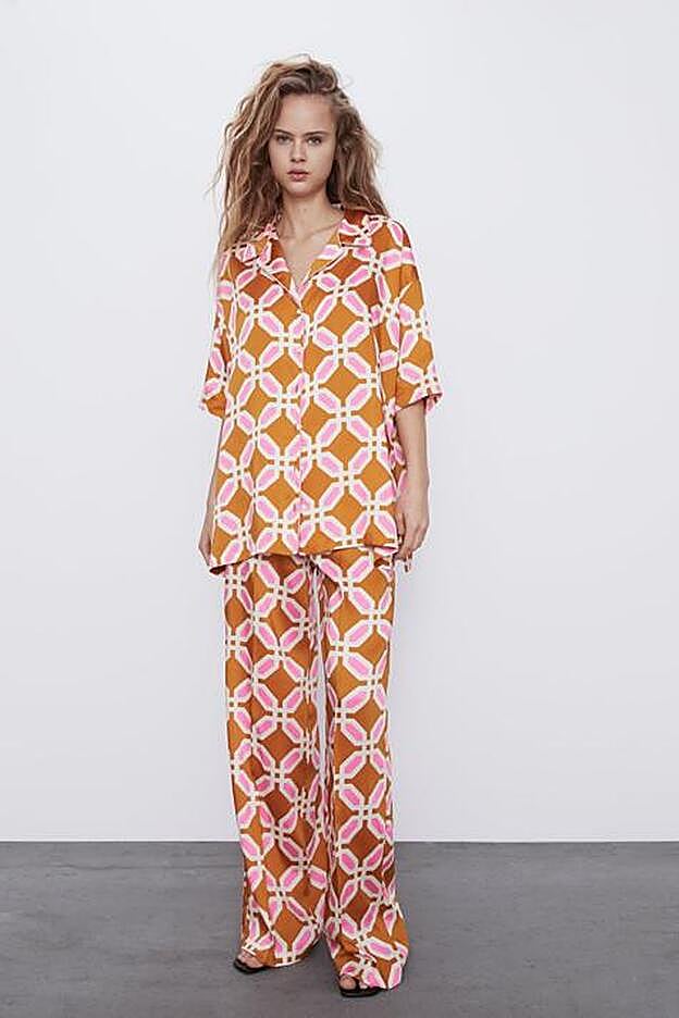 Conjunto pijamero de los Special Prices de Zara. La camisa está agotadísima y el pantalón solo se puede conseguir en la talla XS.