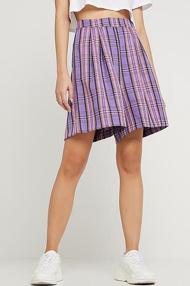 Shorts con un bonito estampado de cuadros morados y rosa, disponibles en Asos.