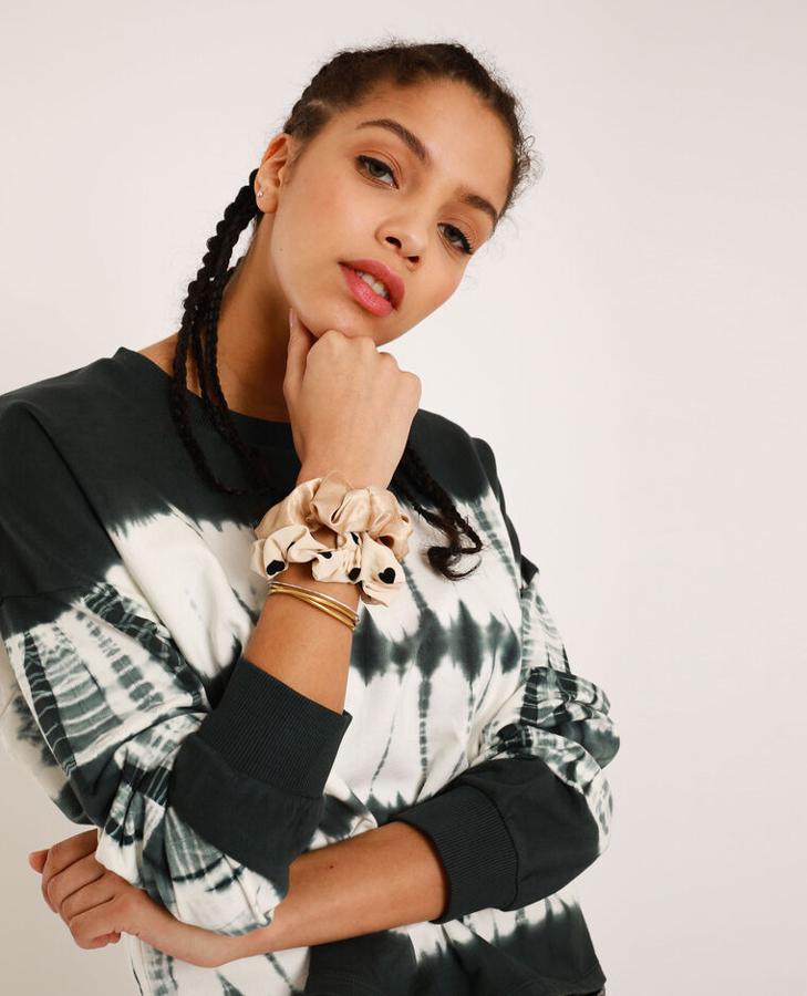 Sudadera negra de Pimkie (19,99 euros).