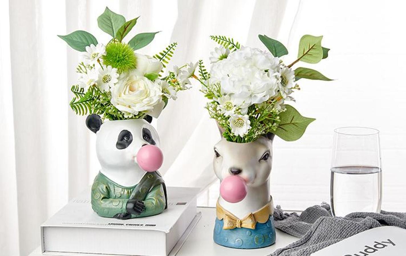 Jarrones en forma de panda y conejo de Fourline, (39 euros).