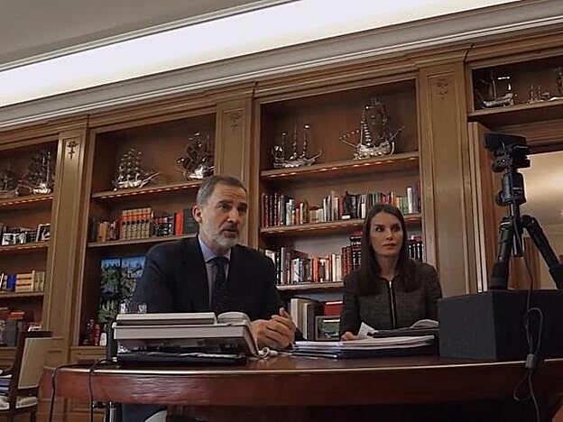 Los Reyes de España, en una videoconferencia-shelfie con los responsables de Parques Nacionales.