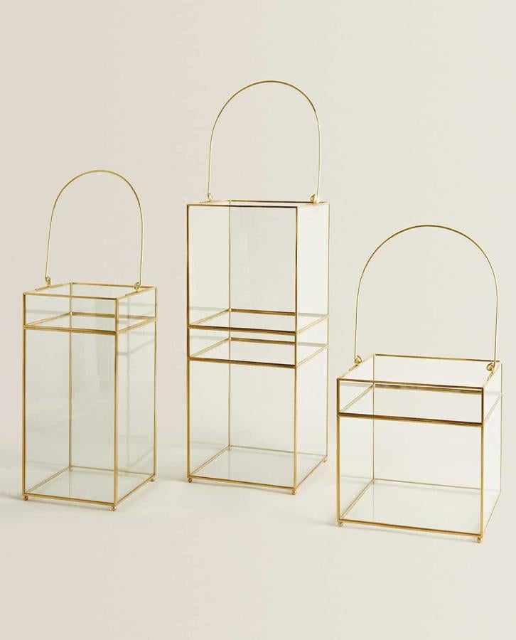 Farolillos con detalles dorados, (19,99 euros).