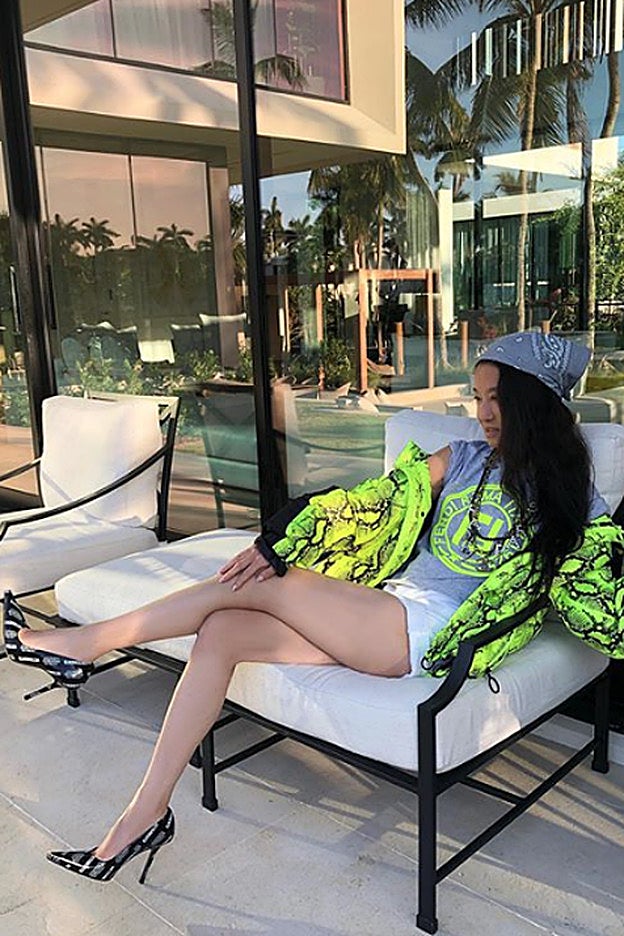 Nadie diría que la diseñadora neoyorquina Vera Wang tiene 70 años.