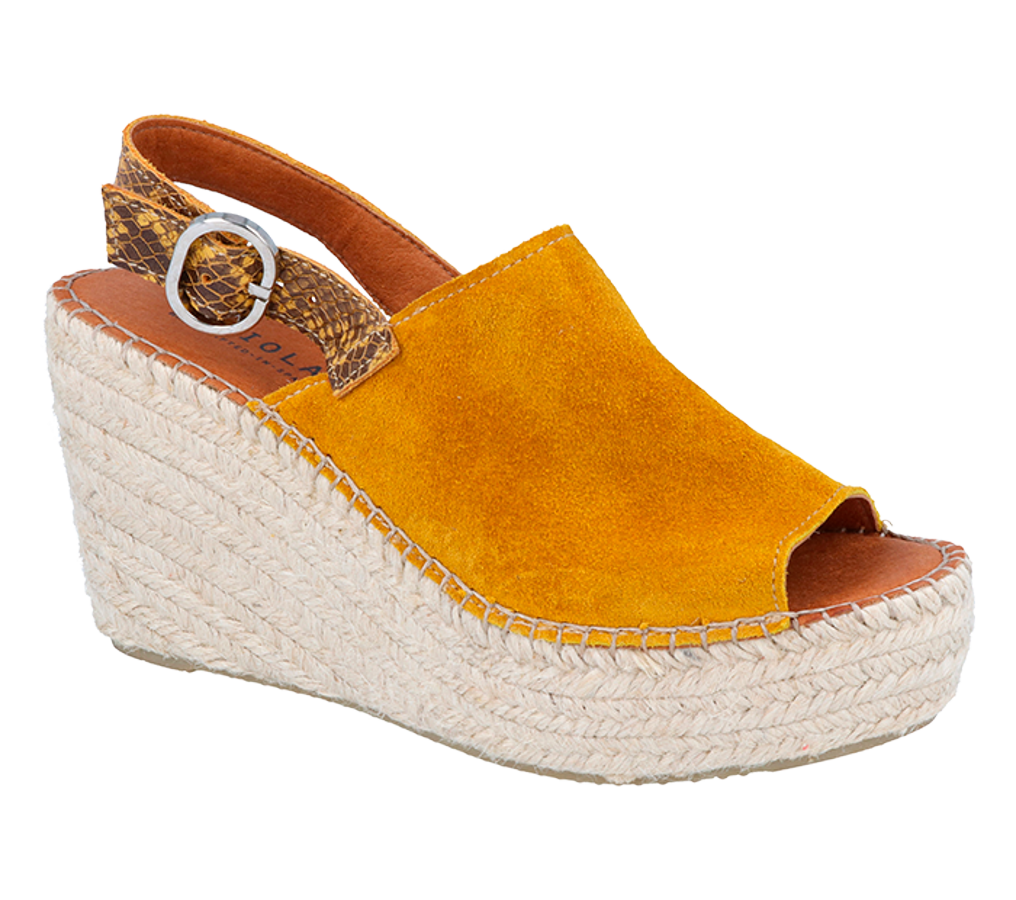 Cuñas de esparto tipo zueco, con pala de ante y tira animal print, de Fabiolas (75 euros).