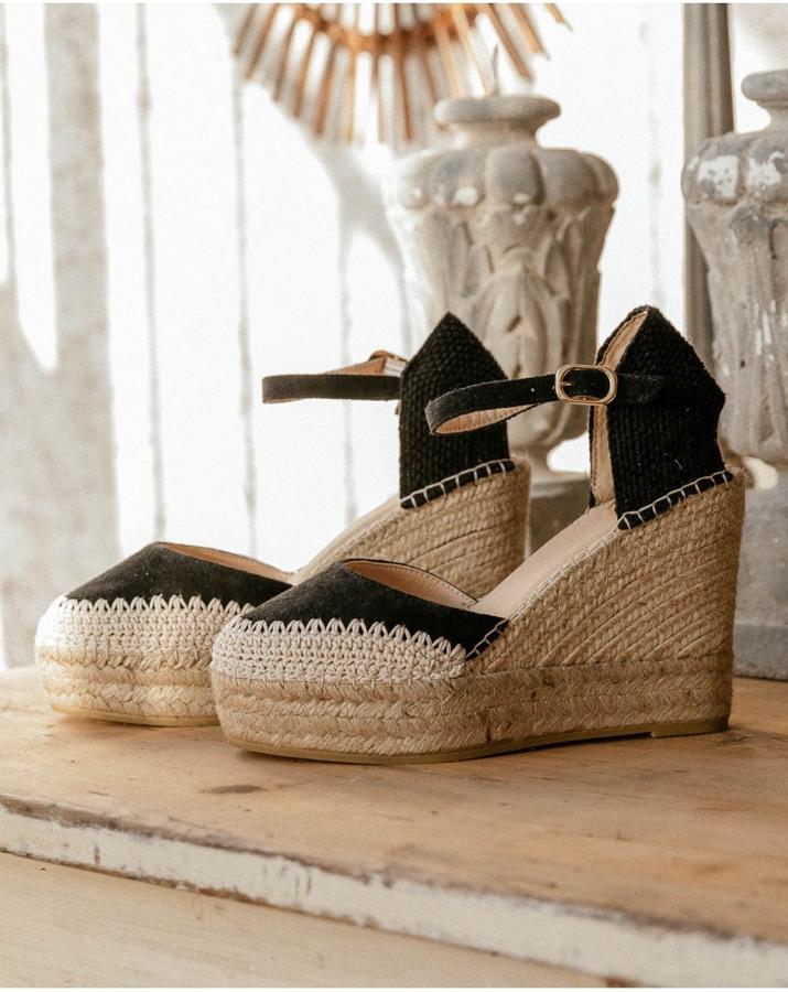 Con detalles de crochet en la puntera, estas alpargatas son de Polín et Moi (85,95 euros).