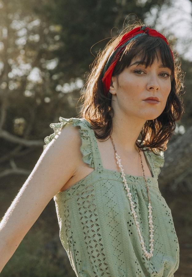 Top verde de tirantes y bordado suizo, de Sophie and Lucie (129 euros).