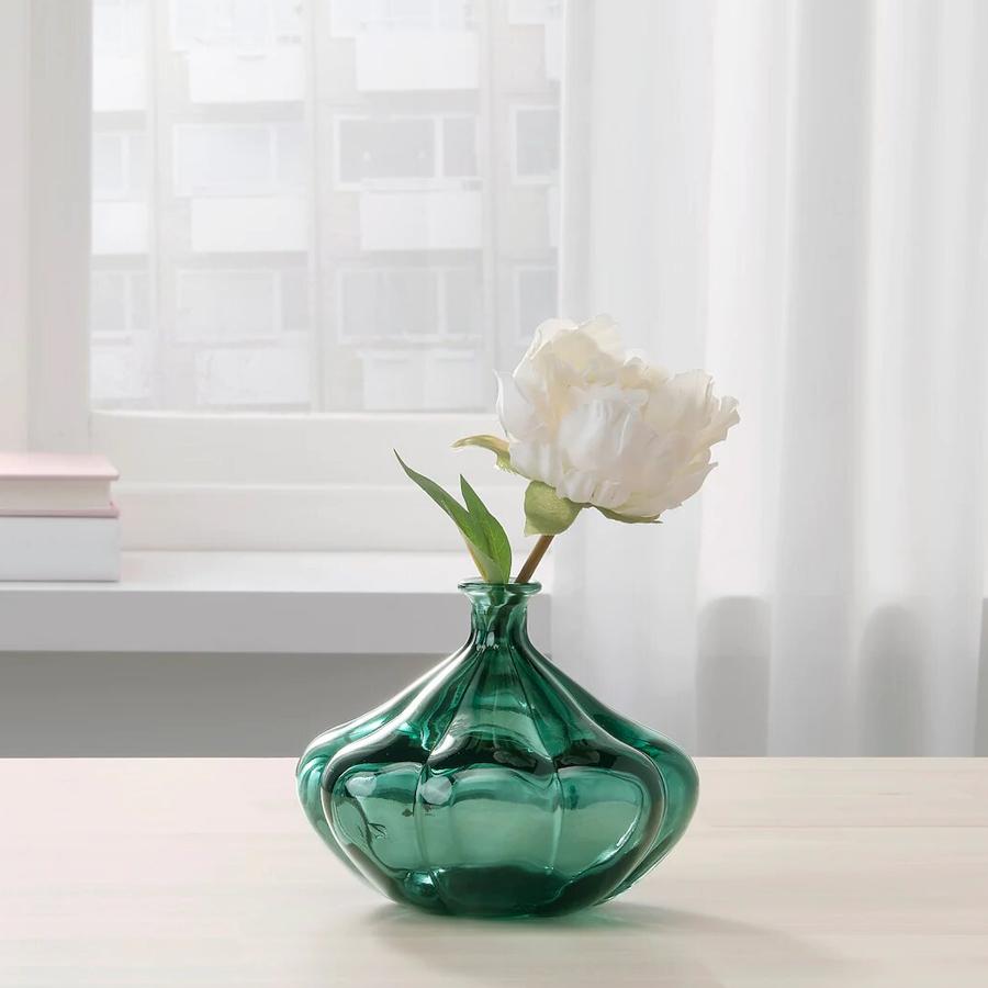 Una de las novedades de la temporada es este original jarrón de cristal en color verde oscuro que cuesta 2 euros.