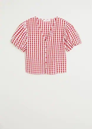 Blusa con estampado de cuadros de Mango, un must del verano 2020. (25,99 euros).