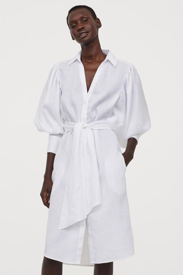Vestido camisero de lino, de la colección deJohanna Ortiz para H&M (39,99 euros).