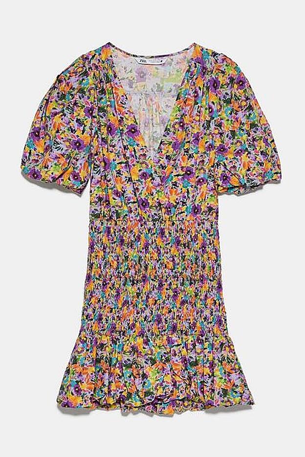 Este es el vestido de Zara que lleva Rocío Osorno y ya está agotado.