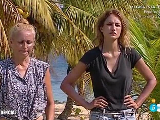 Alba Carrillo en una imagen de su participación en 'Supervivientes' junto a su madre, Lucía Pariente.