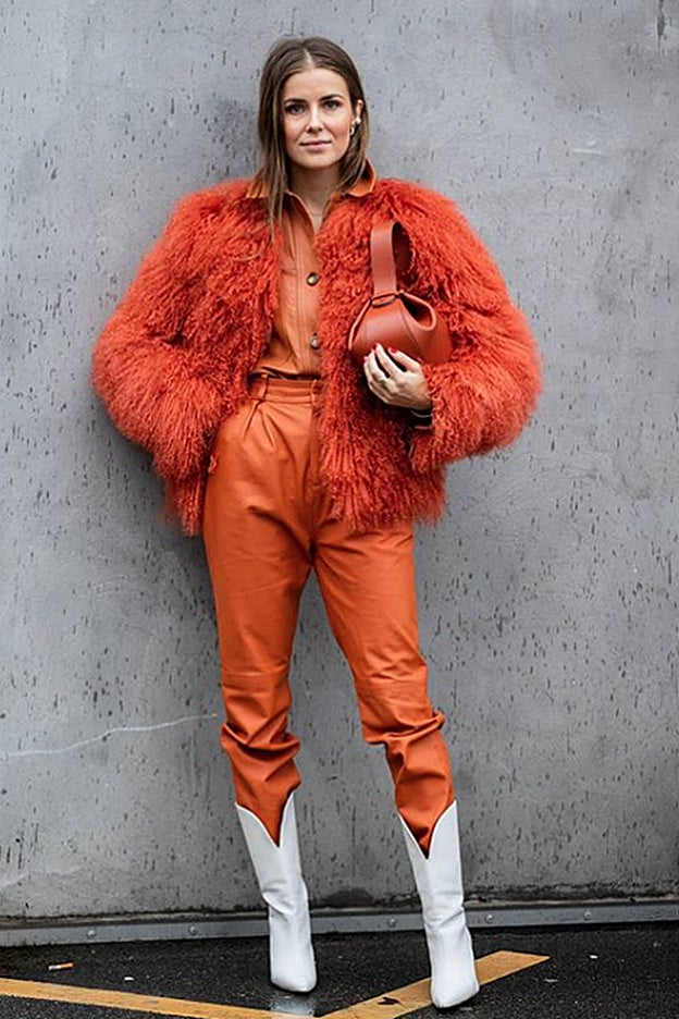 Los looks monocolores siguen llevándose muchisimo, también en naranja.