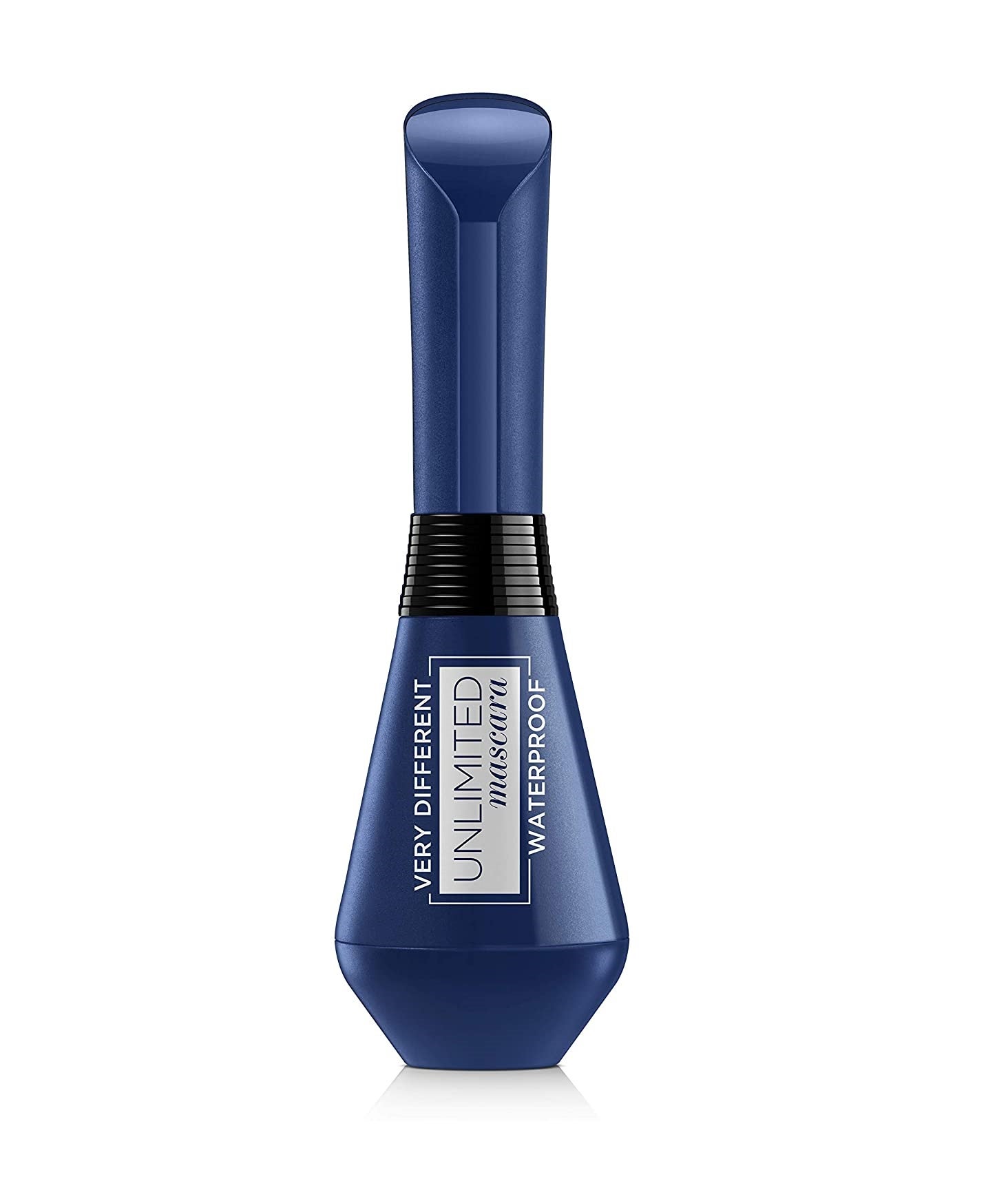La  máscara Unlimited  es uno de los best seller de L'Oréal para quienes prefieren apostar por el maquillaje waterproof. Y lo mejor es que su cepillo de doble posición es capaz de llegar hasta las pestañas más cortas para un efecto lifting de profesional. (12,28 euros).