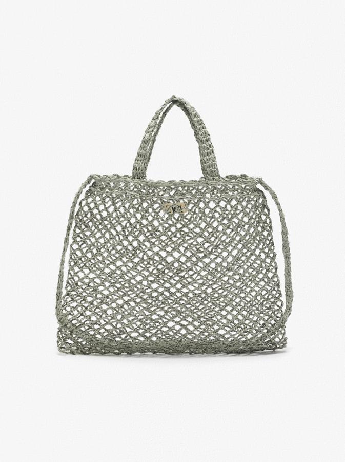 Bolso de rejilla, de la colección de verano de Zara Kids (17,95 euros).