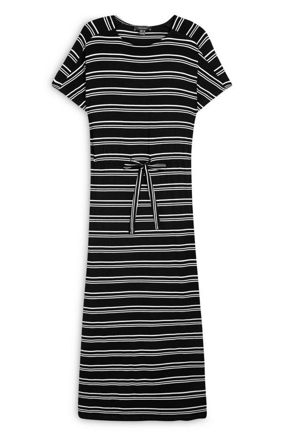 Vestodo largo de algodón con cinturón ajustable, de rayas en blanco y negro, de Primark (14 euros).