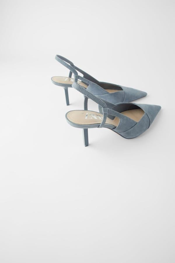 Zapatos de tacón fino, destalonados en efecto ante, de los Special Prices de Zara (25,99 euros).