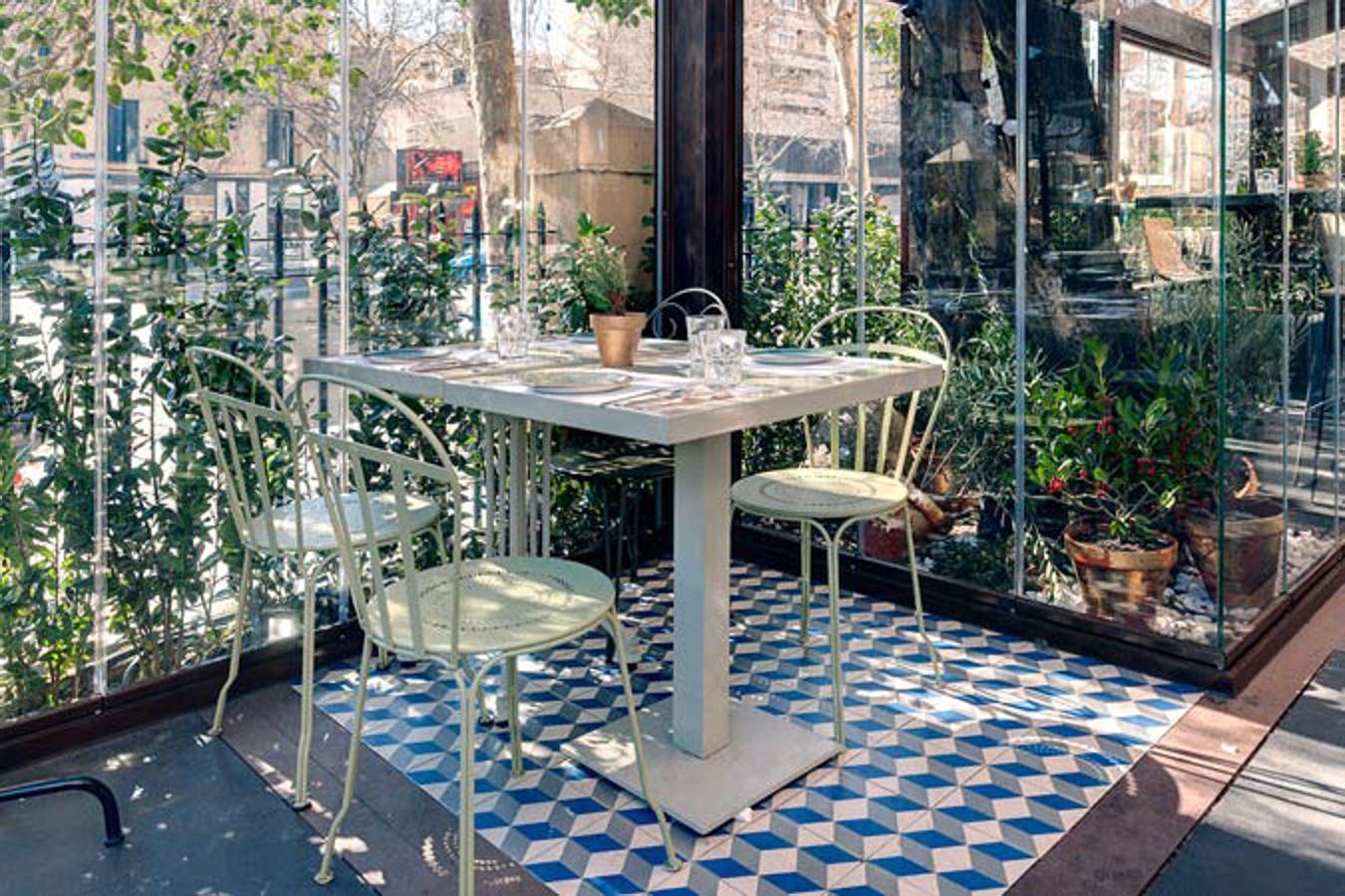 Pipa&Co  ya tiene sus buganvillas en flor en su preciosa terraza, donde puedes reservar sitio a través de su web o por el teléfono 911439849. Si echabas de menos su  parrillada de verduras con salsa romescu  o su deliciosa tarta de queso al horno, ¡corre a pillar sitio!