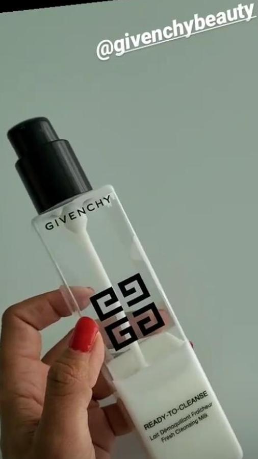 Paula Echevarría explicó que comienza su rutina limpiando el rostro con esta leche desmaquillante Ready to Cleanse Fresh de Givenchy (33,50 euros).