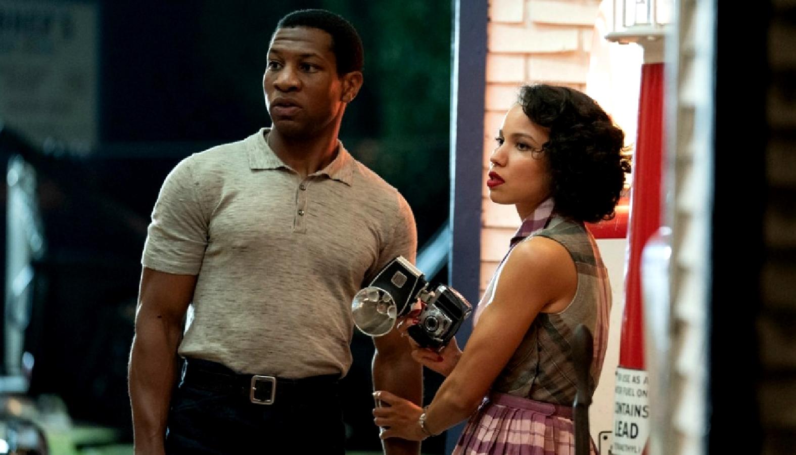 No es fácil adaptar a Lovecraft, pero cuando Jordan Peel ('Déjame salir') y J.J. Abrams unen fuerzas para hacerlo, el resultado puede ser espectacular. 'Territorio Lovecraft' (HBO, agosto) trata sobre dos amigos que viajan por el Estados Unidos de los años 50, en pleno furor del supremacismo blanco, para buscar al padre de uno de ellos, misteriosamente desaparecido.