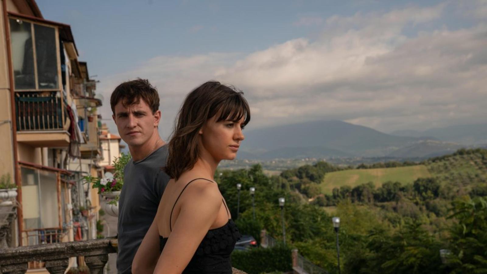 En el mundo anglosajón, 'Gente normal' (Starzplay, próximamente) ha despertado auténticas pasiones: la disección del primer amor, el romance entre el muchacho obrero y la chica de clase alta, el vestuario... Incluso ha vuelto a poner de moda la joyería masculina. Pronto veremos si esta serie de la BBC basada en la novela de Sally Rooney es para tanto.