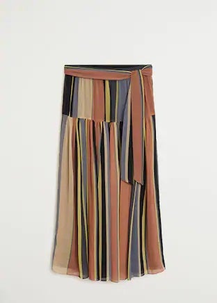 Si te gustan los estampados de rayas, esta falda midi de Mango es la tuya. (29,99 euros).