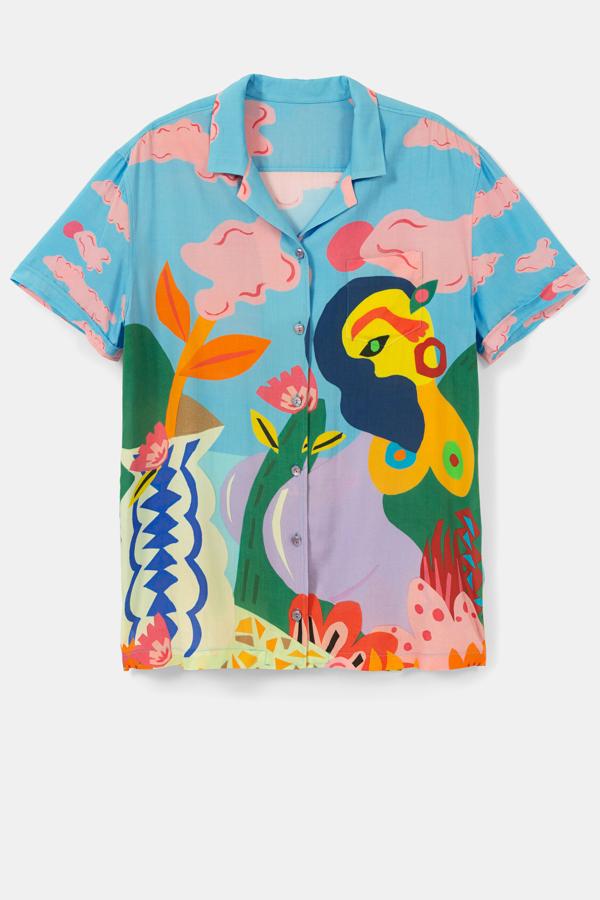 Camisa multicolor unisex  diseñada por Miranda Makaroff, de Desigual (79,95 €).