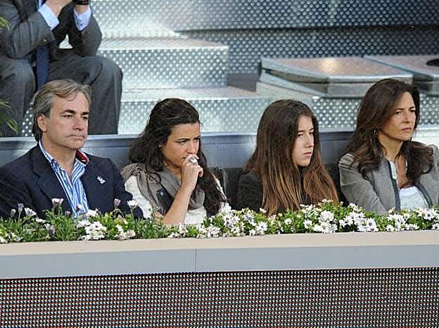 Carlos Sainz junto a las tres mujeres de su casa en una imagen de 2009.